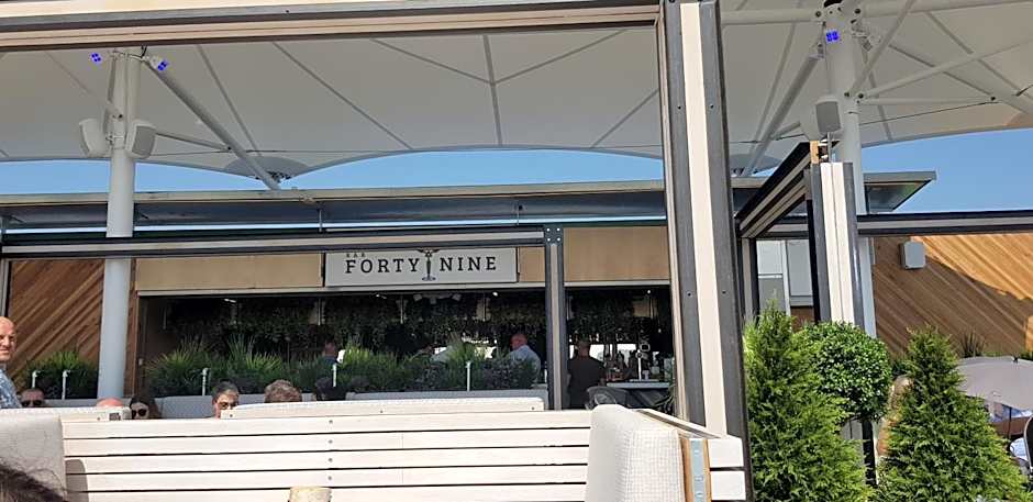 Relaxing Breaks with Hot tub at Tattershal lakes 3 Bedroom