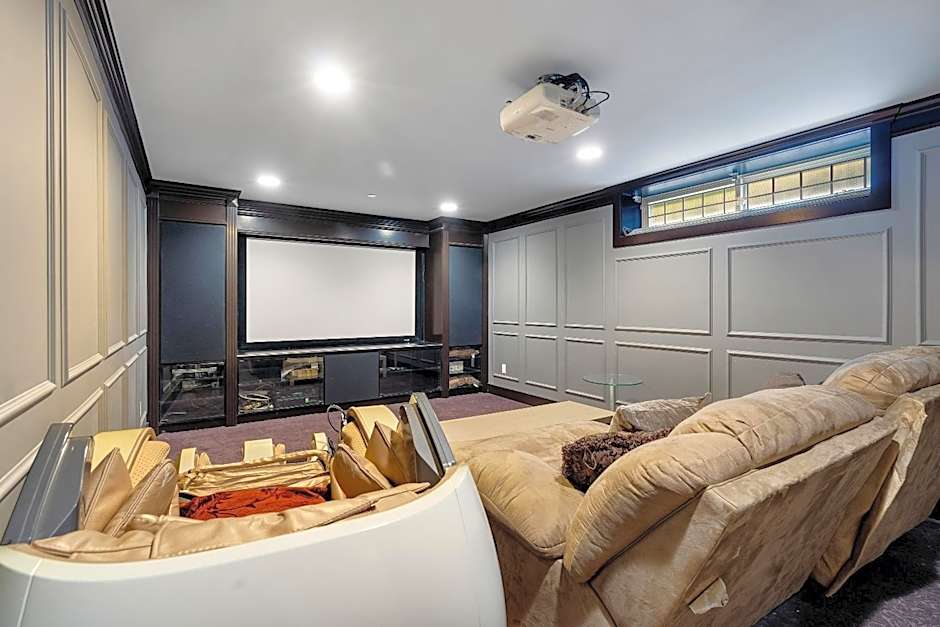 Luxurious Multi-Family Home in Vancouver West, 10 Mins Downtown