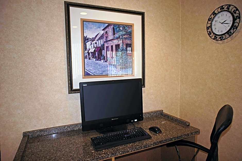 La Quinta Inn & Suites by Wyndham Tampa East Fairgrounds