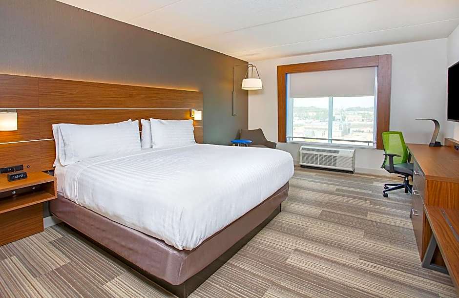 Photo 1 of 8 of Standard 1 King Bed