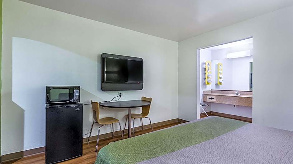 Motel 6-San Marcos, TX - North
