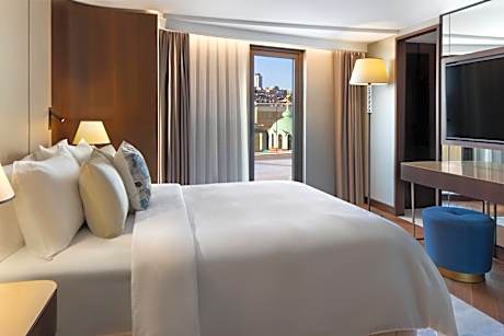 Premier Queen Room with Terrace and Galata Tower View