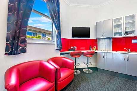 1 King Bed, Nonsmoking