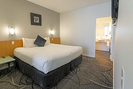 Deluxe King Suite