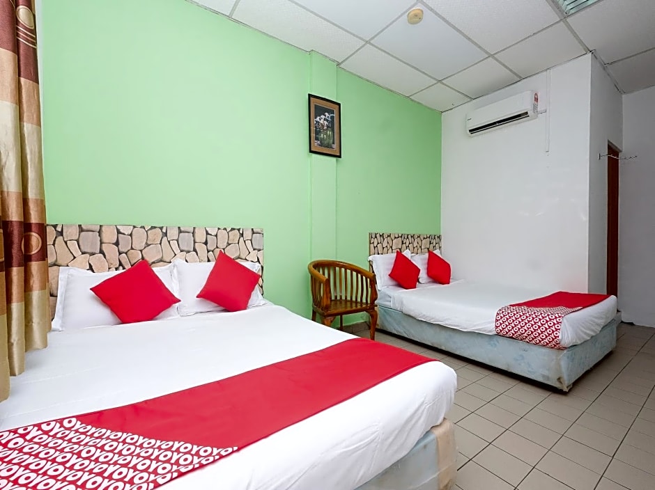 OYO 850 Gold Star Hotel