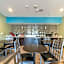 Moulton Inn & Suites By OYO