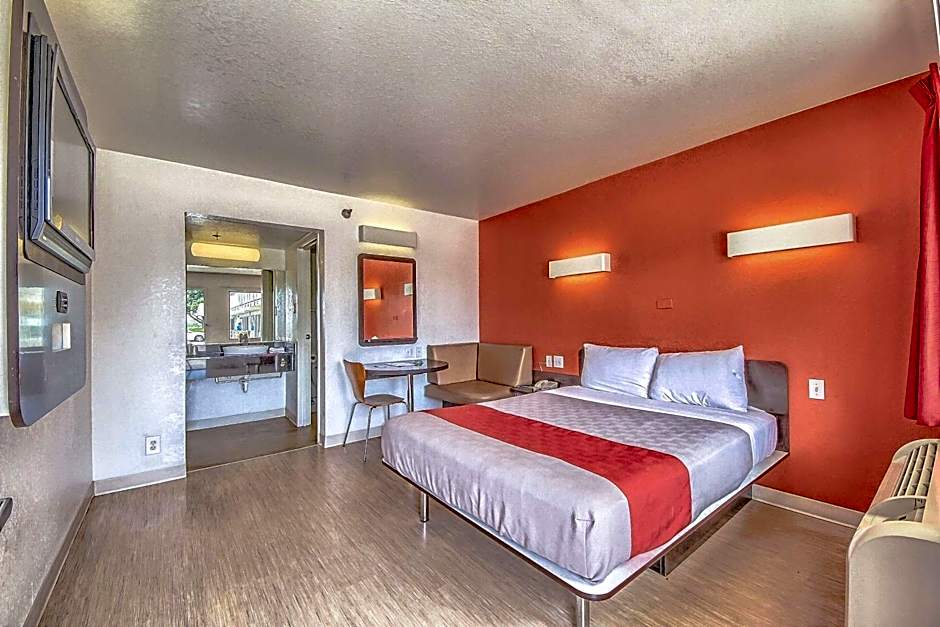 Motel 6 San Antonio, Tx Six Flags Fiesta TX - La Cantera Area