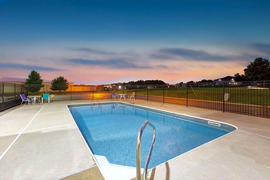 La Quinta Inn & Suites by Wyndham Blue Springs