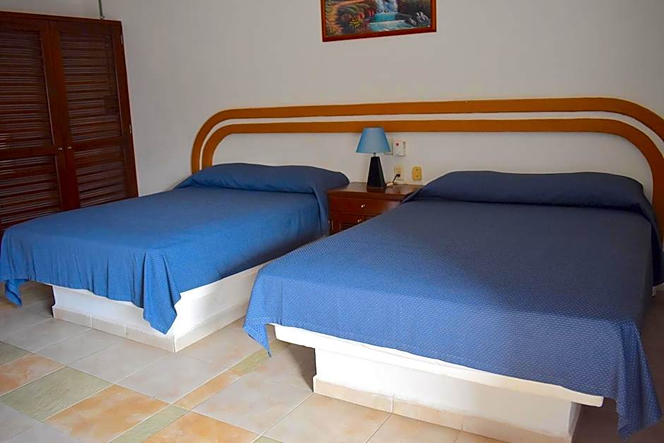 Hotel Plaza Almendros