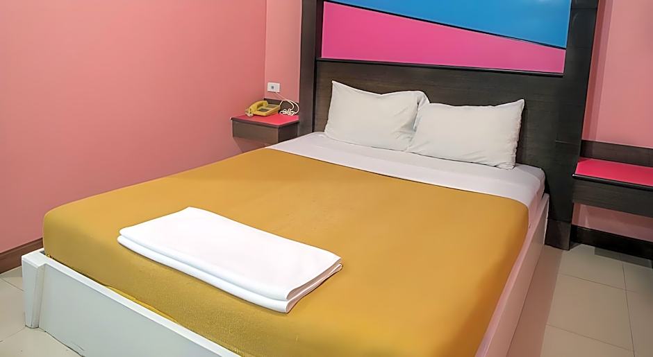 Grand Leo Hotel