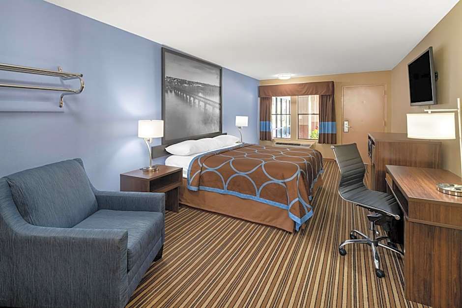 Super 8 by Wyndham Gadsden AL