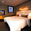 Svalbard Hotell | The Vault