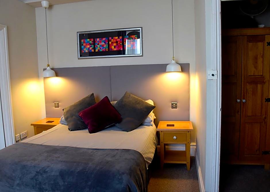 Foto 1 dari 4 — Double Room with Private Bathroom