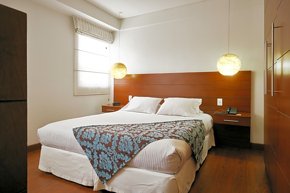 Hotel Retiro 84 by MIJ