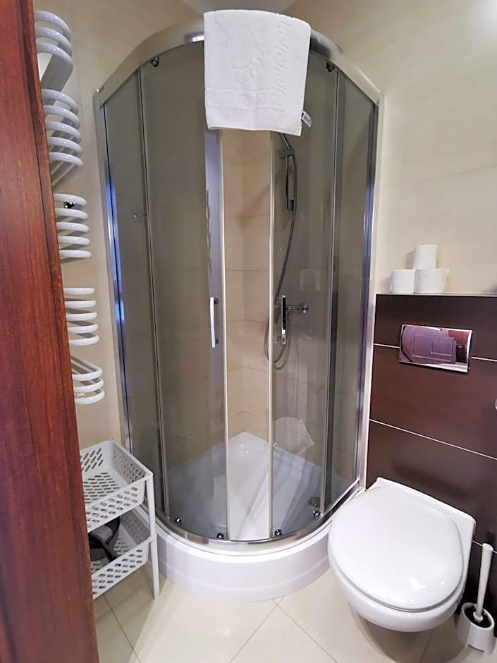 POD DEBEM Kompleks Zeglarsko-Rekreacyjny