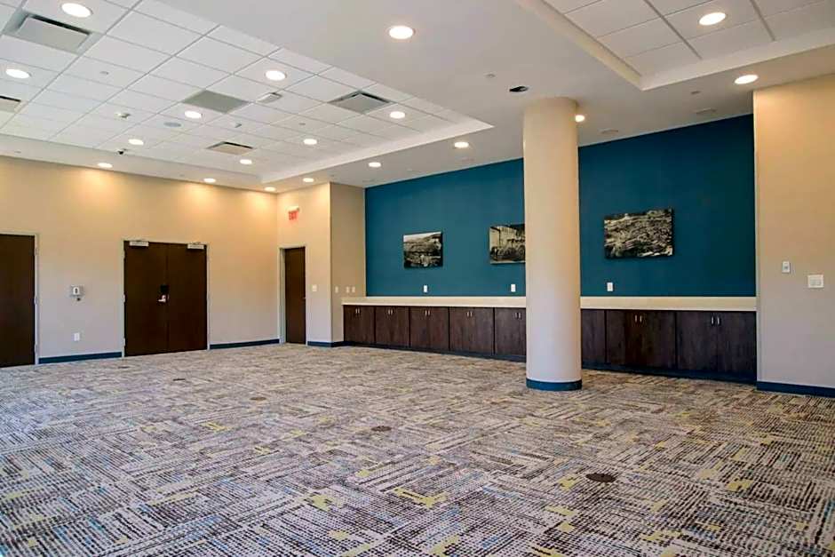 Hampton Inn By Hilton Lead