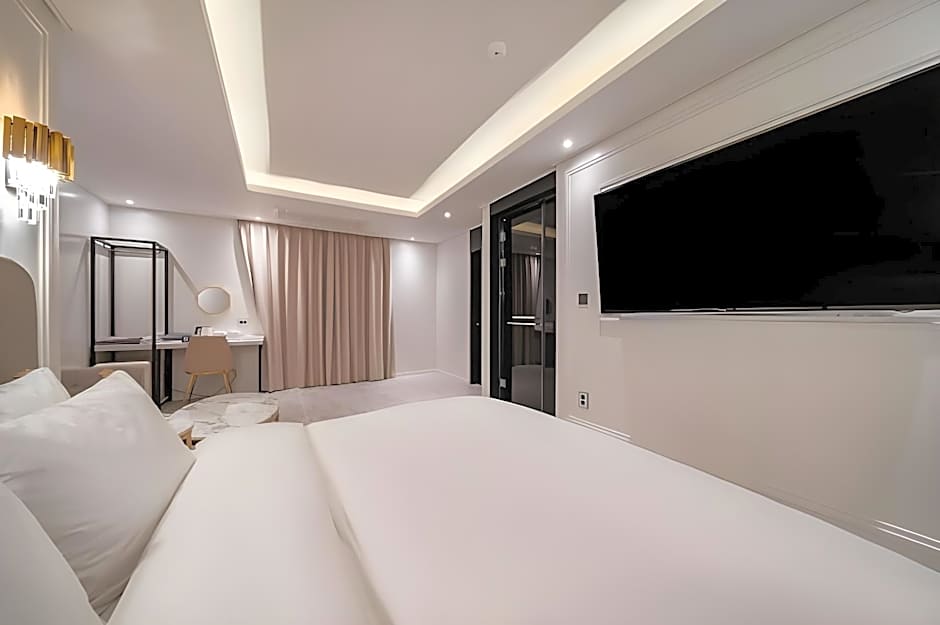 H. Moment Hotel Songjeong