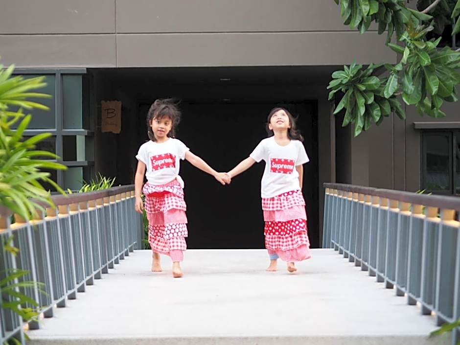 Rain Chaam Huahin by Joe