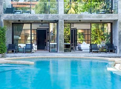 Superior Double Room with Pool Access