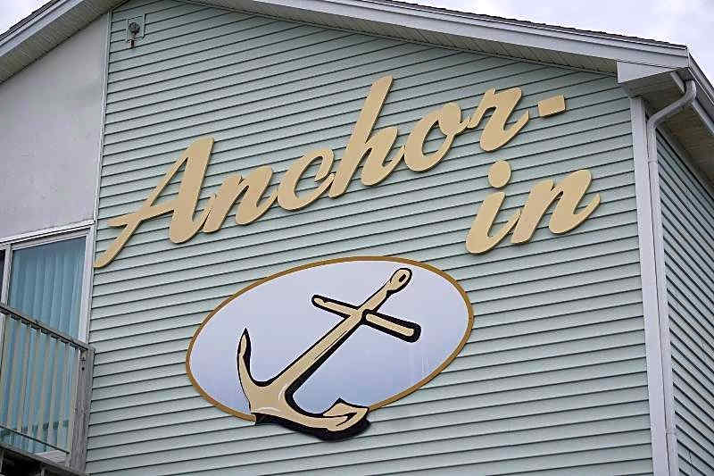 Anchor In Distinctive Waterfront Lodging