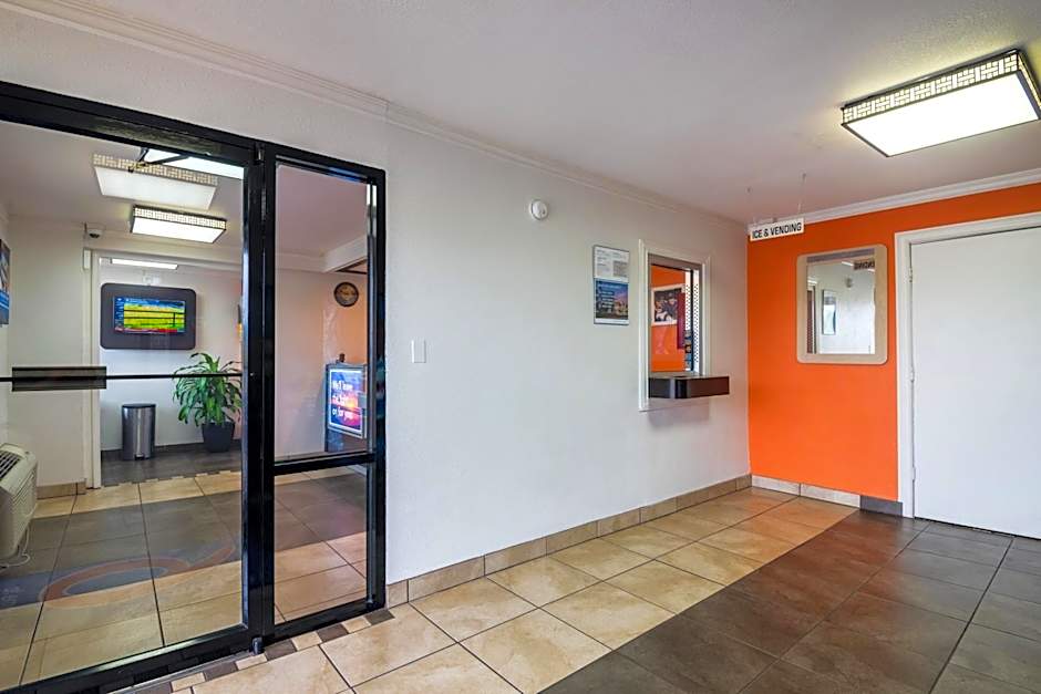 Motel 6-Anniston, AL