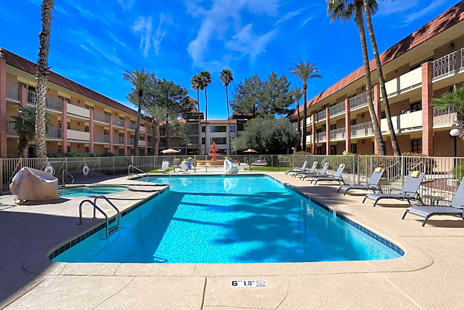 DoubleTree By Hilton Suites Tucson Airport