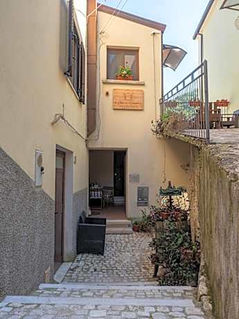 Apartment with Mountain View
