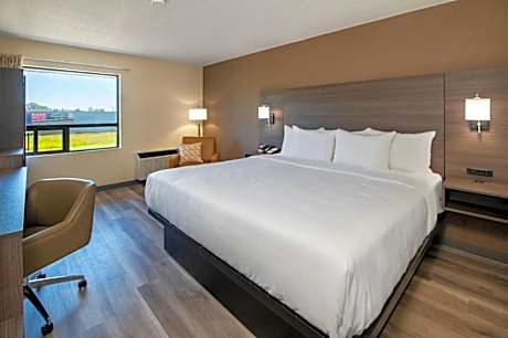 King Suite with Balcony - Non-smoking