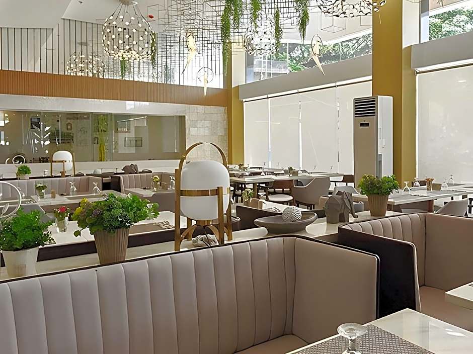 J7 Plaza Hotel