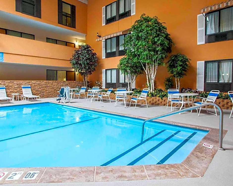 Quality Inn & Suites Starlite Village Conference Center