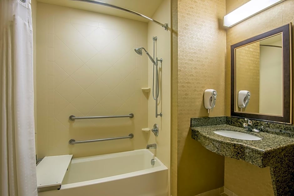 Holiday Inn Express & Suites Clovis By IHG