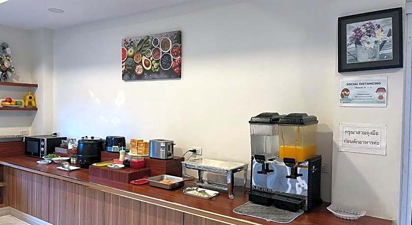 The charlotte smart hotel lopburi