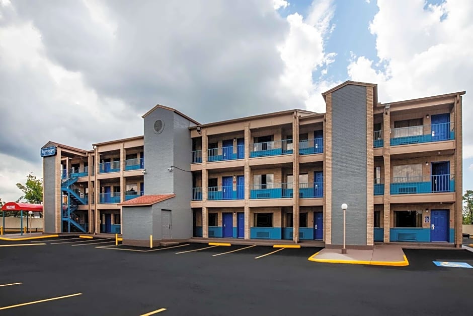 Travelodge by Wyndham Houston Hobby Airport