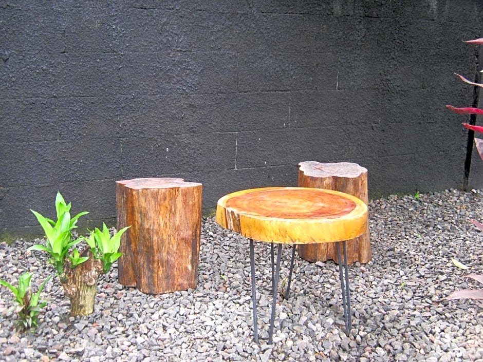 Aqilakost n Cafe Gadog Puncak