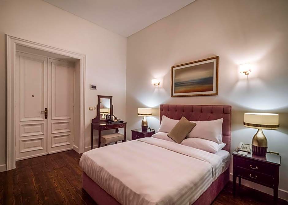 1920s Boutique Hotel and Restaurants