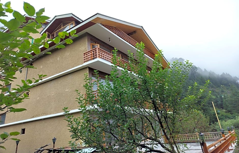 Old Manali Retreat