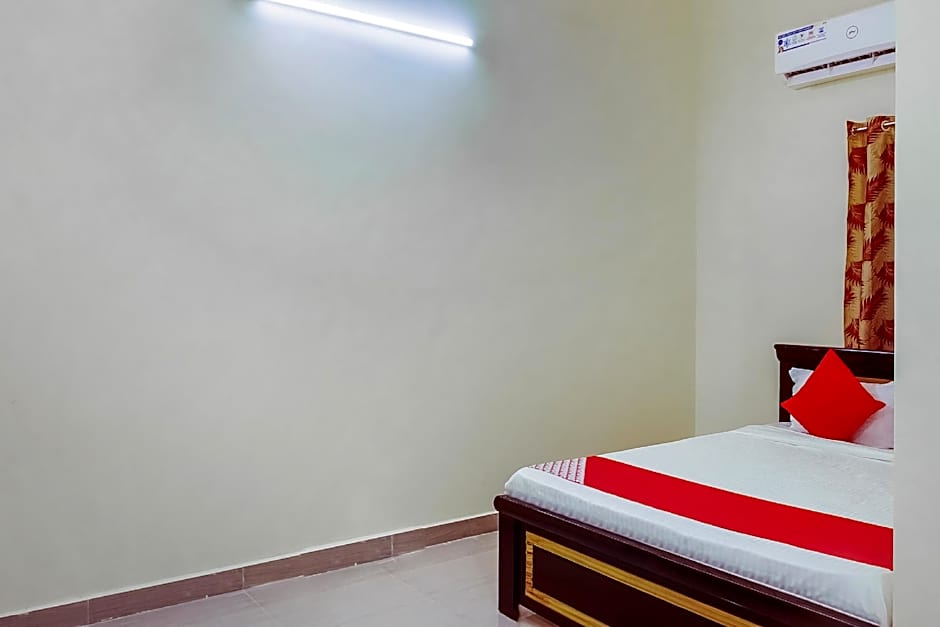 Hotel Shri Chaitra by OYO Rooms – Hyderabad, IA