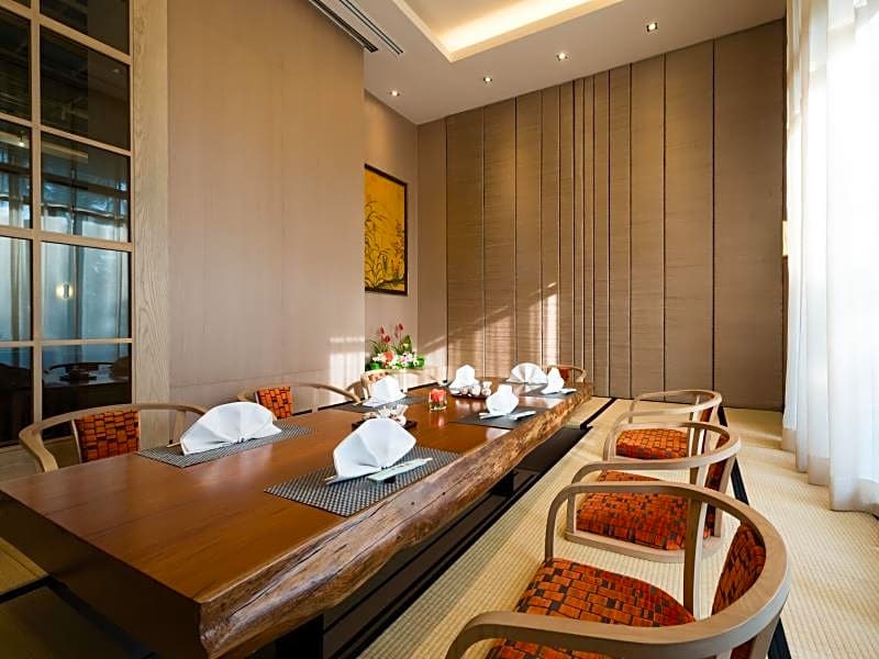 Chatrium Hotel Royal Lake Yangon