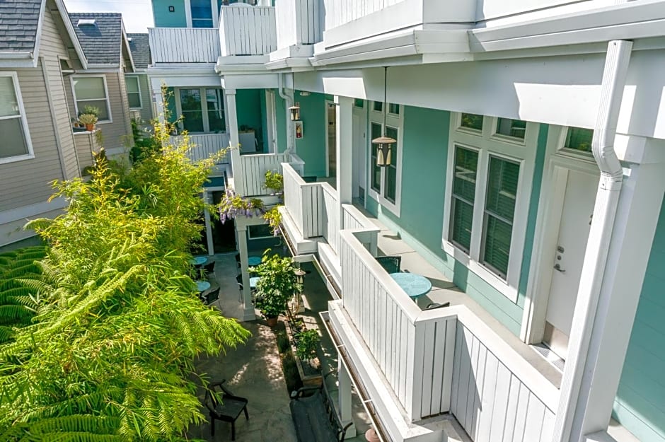 Pacific Blue Inn