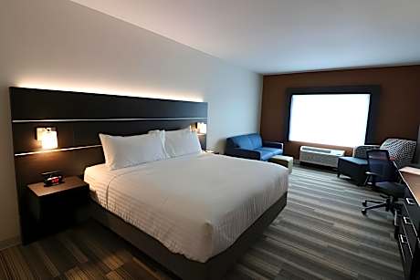 Suite 1 Bedroom Hearing Accessible Non-Smoking
