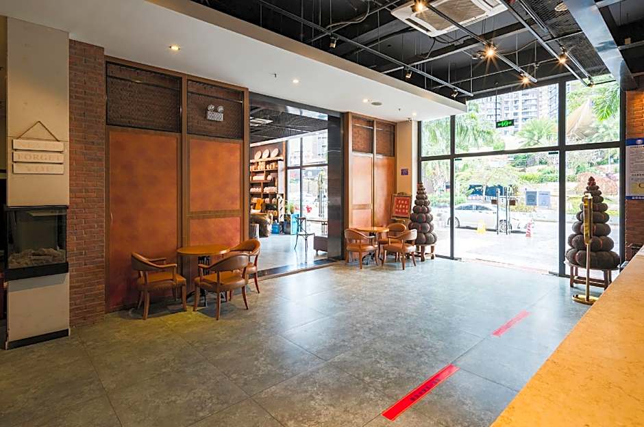 James Joyce Coffetel Xishuangbanna Poshui Square Manjinglan Ancient City