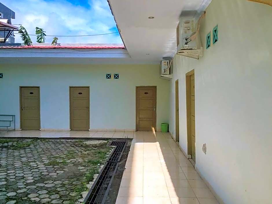 Urbanview Hotel Platinum Parepare