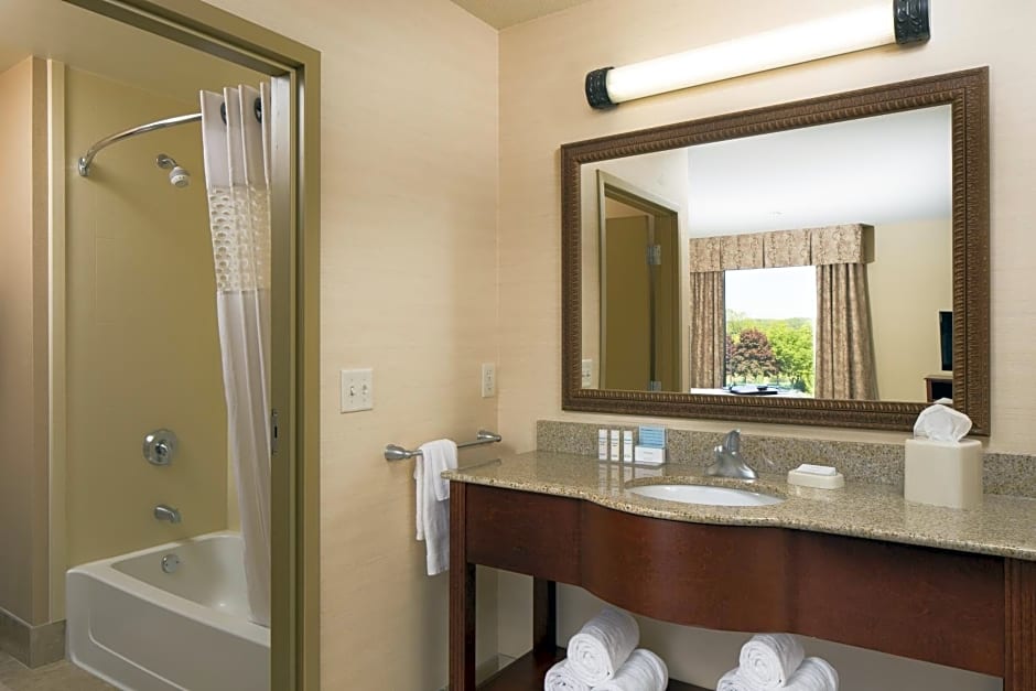 Hampton Inn & Suites West Bend