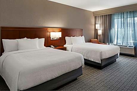 Queen Room with Two Queen Beds and Bathtub - Mobility Access/Hearing Accessible