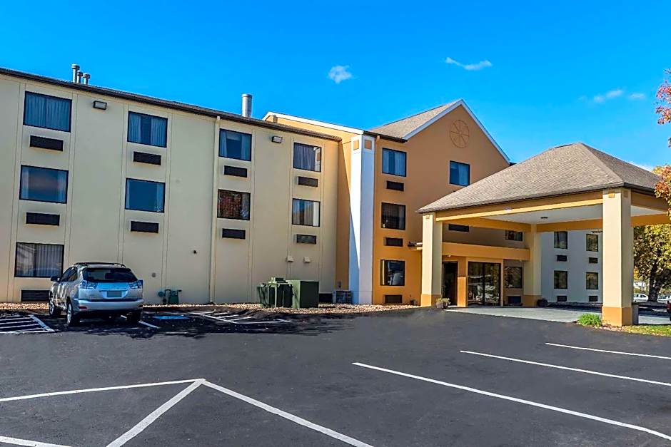 Quality Inn & Suites Pittsburgh Harmarville