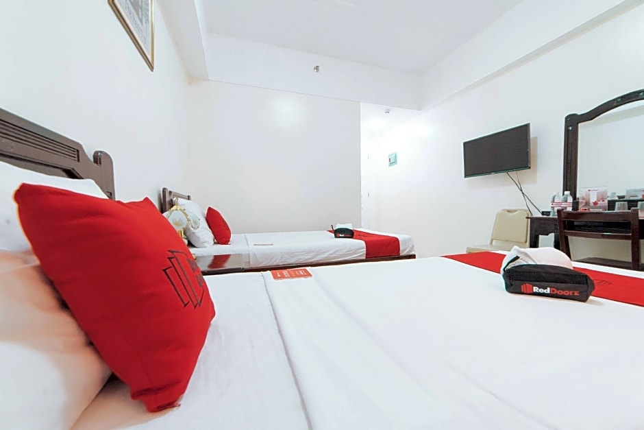 RedDoorz Plus @ Poblacion District Davao