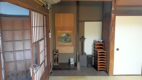 Japanese-Style Quadruple Room with Garden View and Shared Bathroom