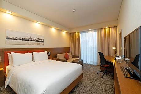 Queen Room with Fridge - Non Smoking