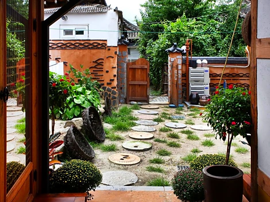 Saekdong Jeogori Hanok Guesthouse Jeonju