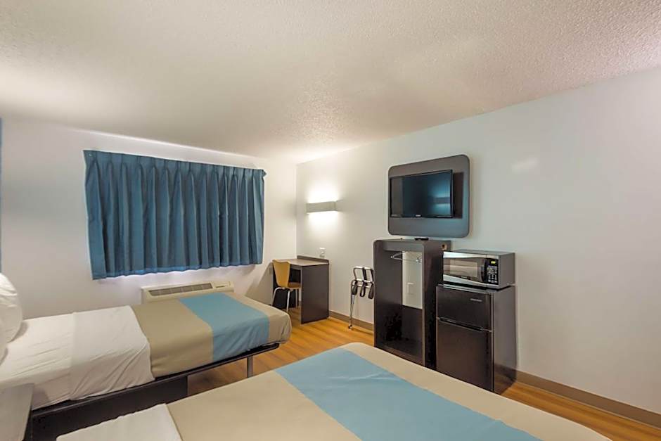 Motel 6-Rothschild, WI